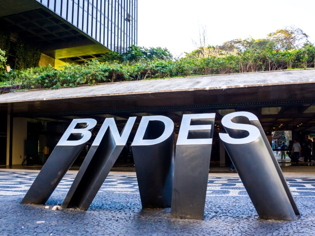 BNDES abre concurso com 150 vagas e salário inicial de R$ 20,9 mil