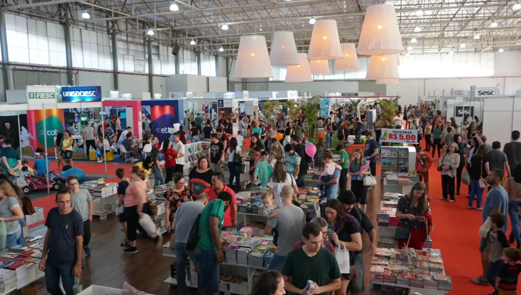 Como eventos como a Feira do Livro colaboram na Economia