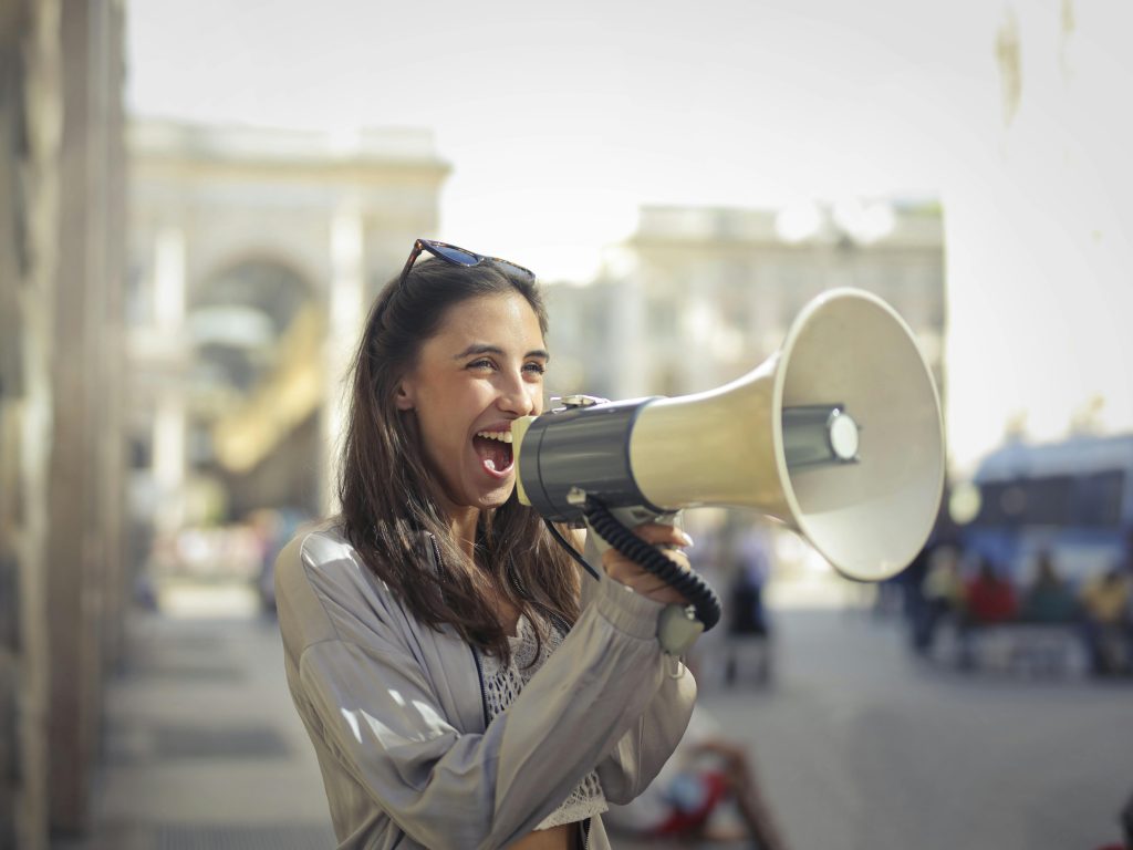 Transforme Sua Voz Online com Aplicativos e Ferramentas Grátis